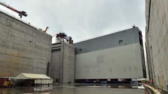 Installation of the new Panama Canal Gates